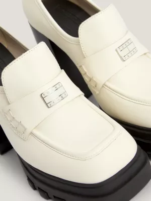 Mocassins de couro com salto bloco