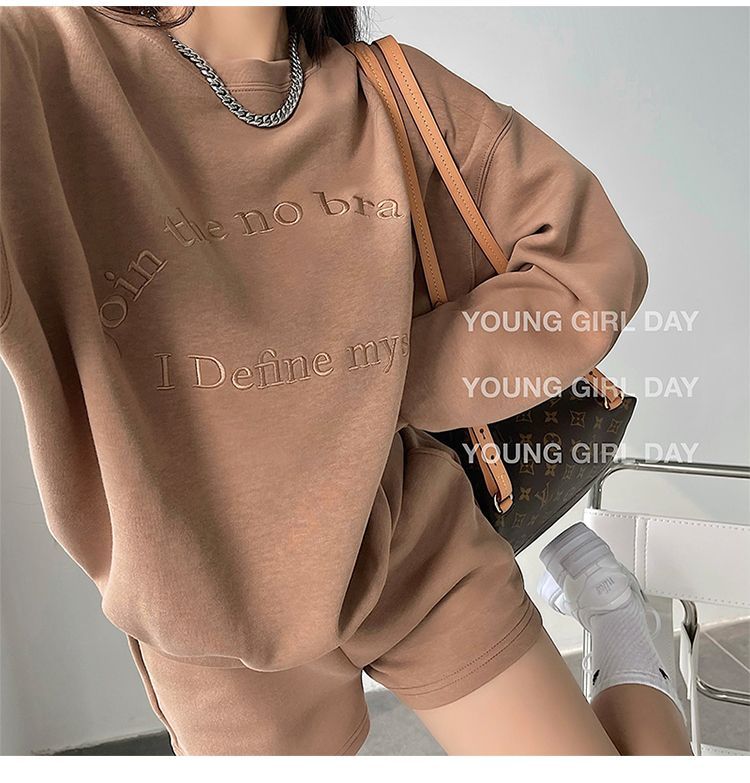 RainGirl - Set: Sweatshirt met geborduurde letters + korte broek