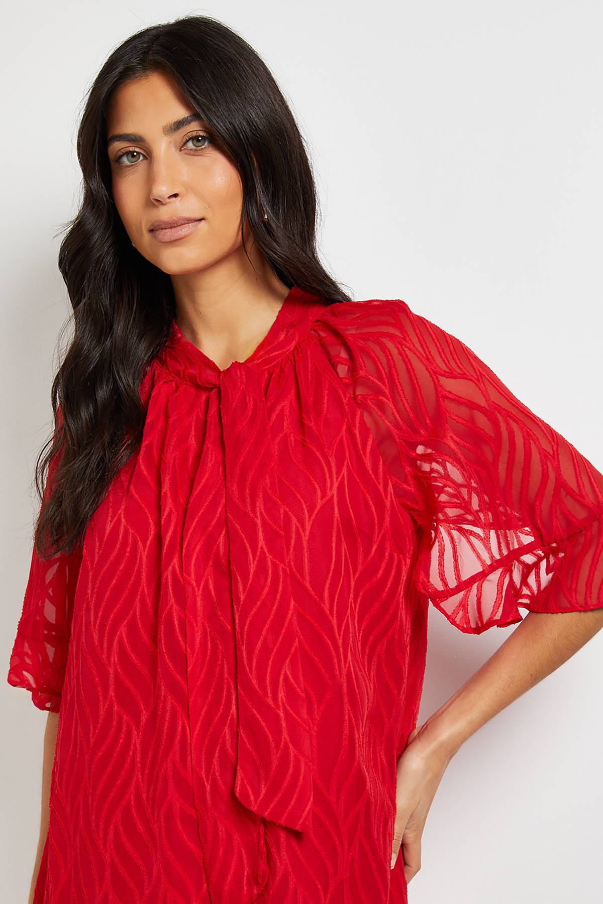 Wallis Robe Droite à Manches Cape avec Motif Dévoré
