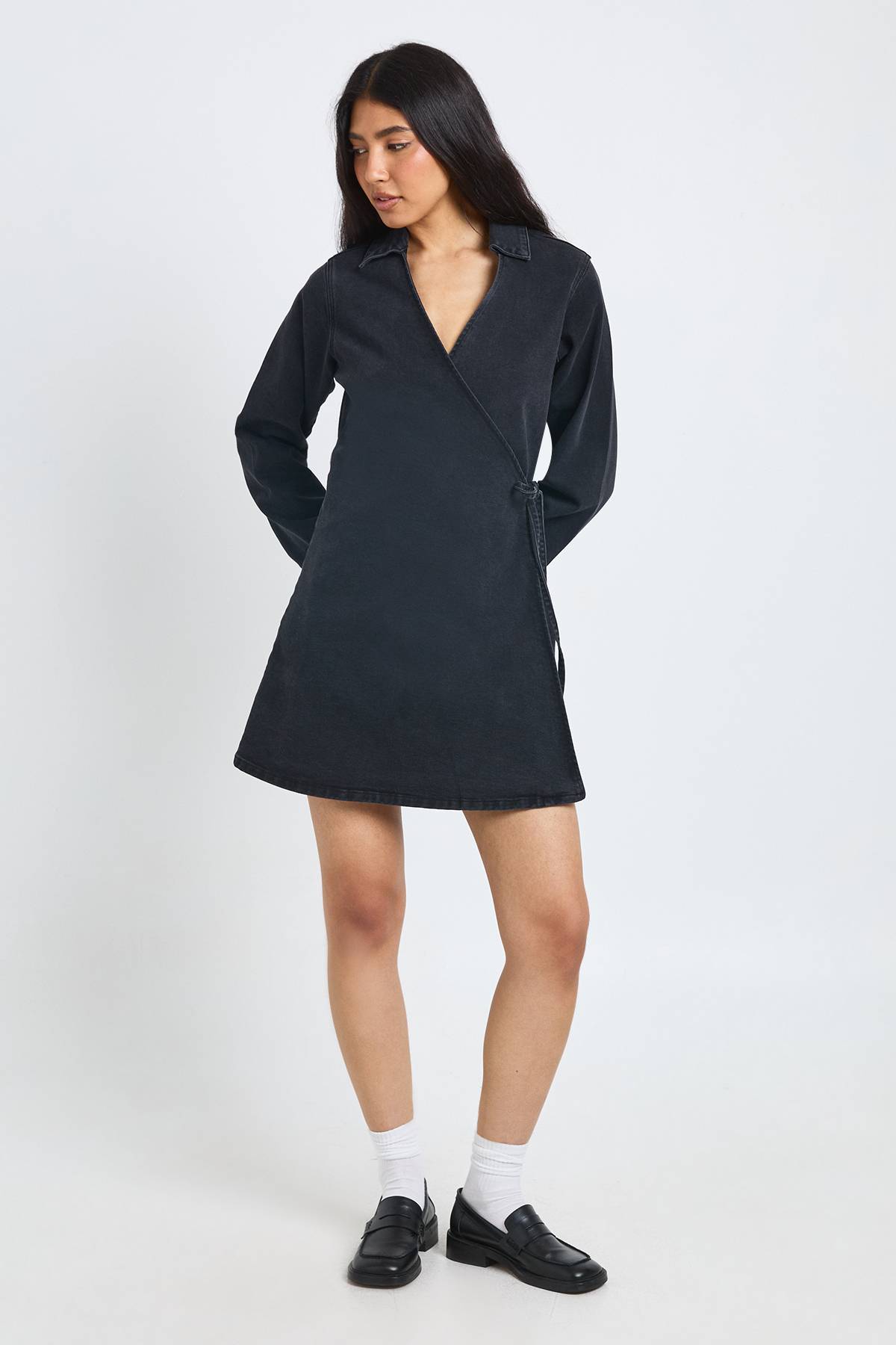boohoo Robe En Jean Cache-cœur Pour Grandes Tailles