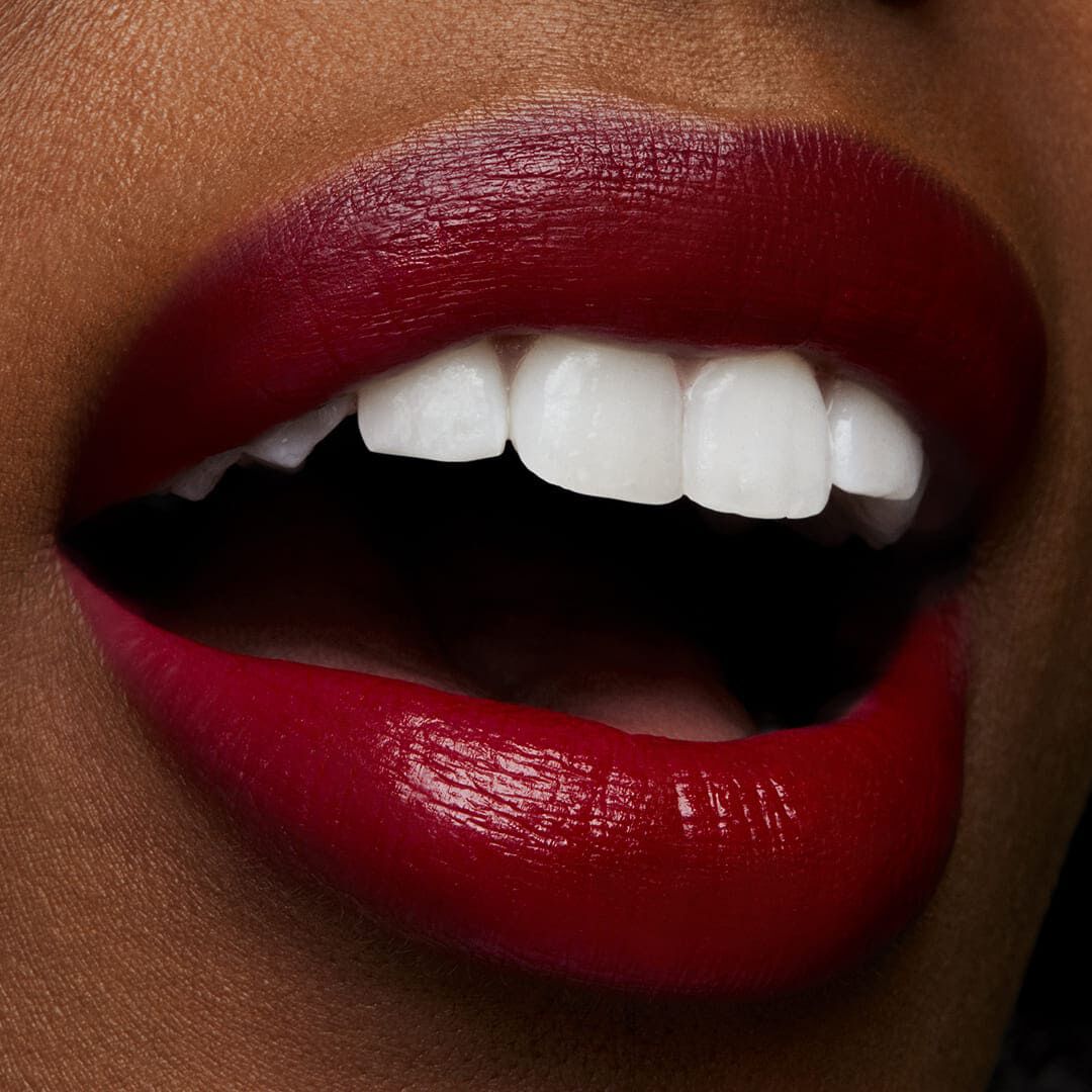 MAC  LOVE ME LIPSTICK