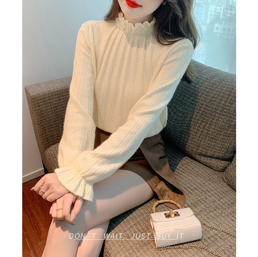 Essere - Blouse met pofmouwen, hoge hals en uitlopende manchetten van kant