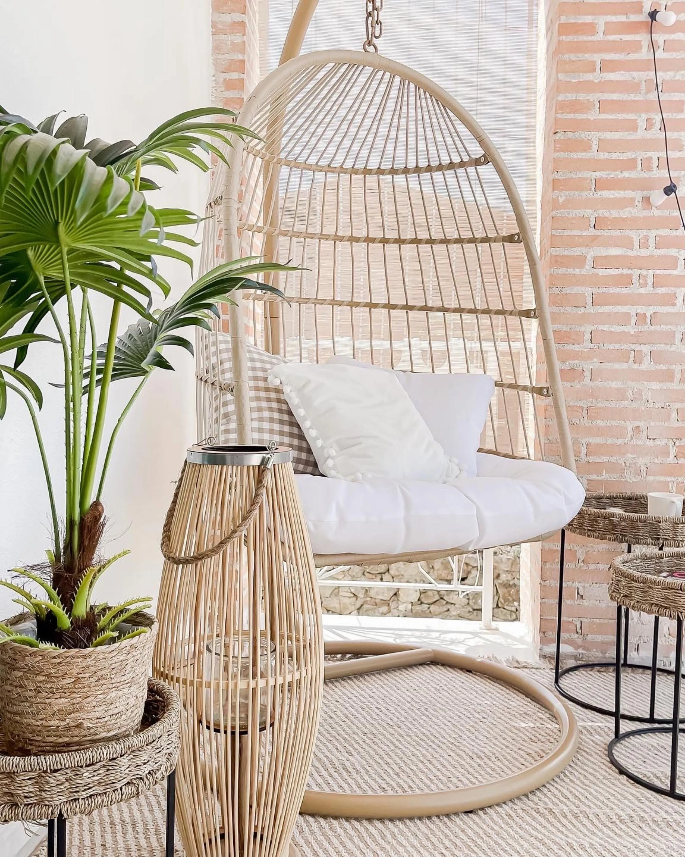 Hangstoel met standaard ALLERA PE rotan Beige