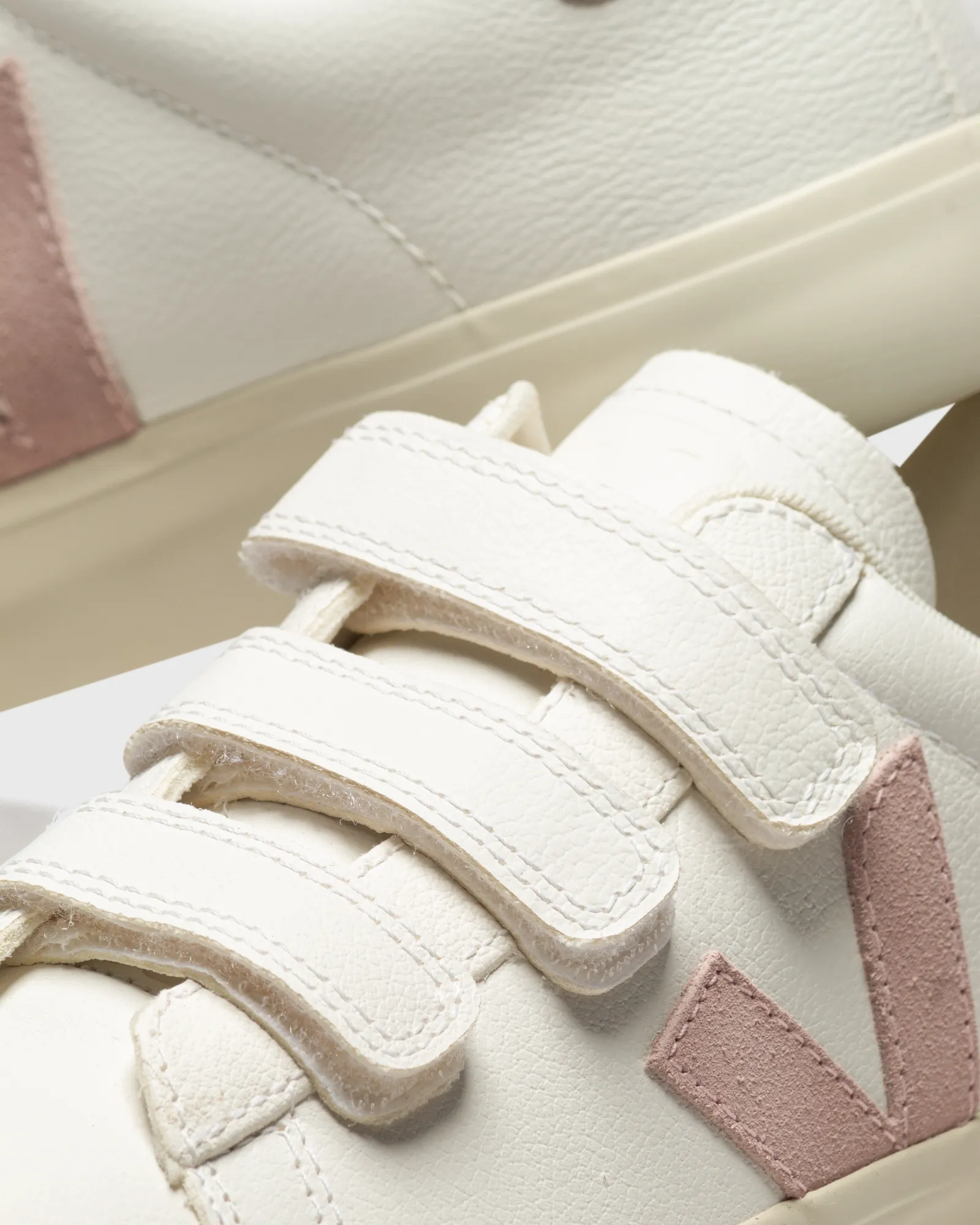 Veja WMNS RECIFE LOGO CHROMEFREE LEATHER