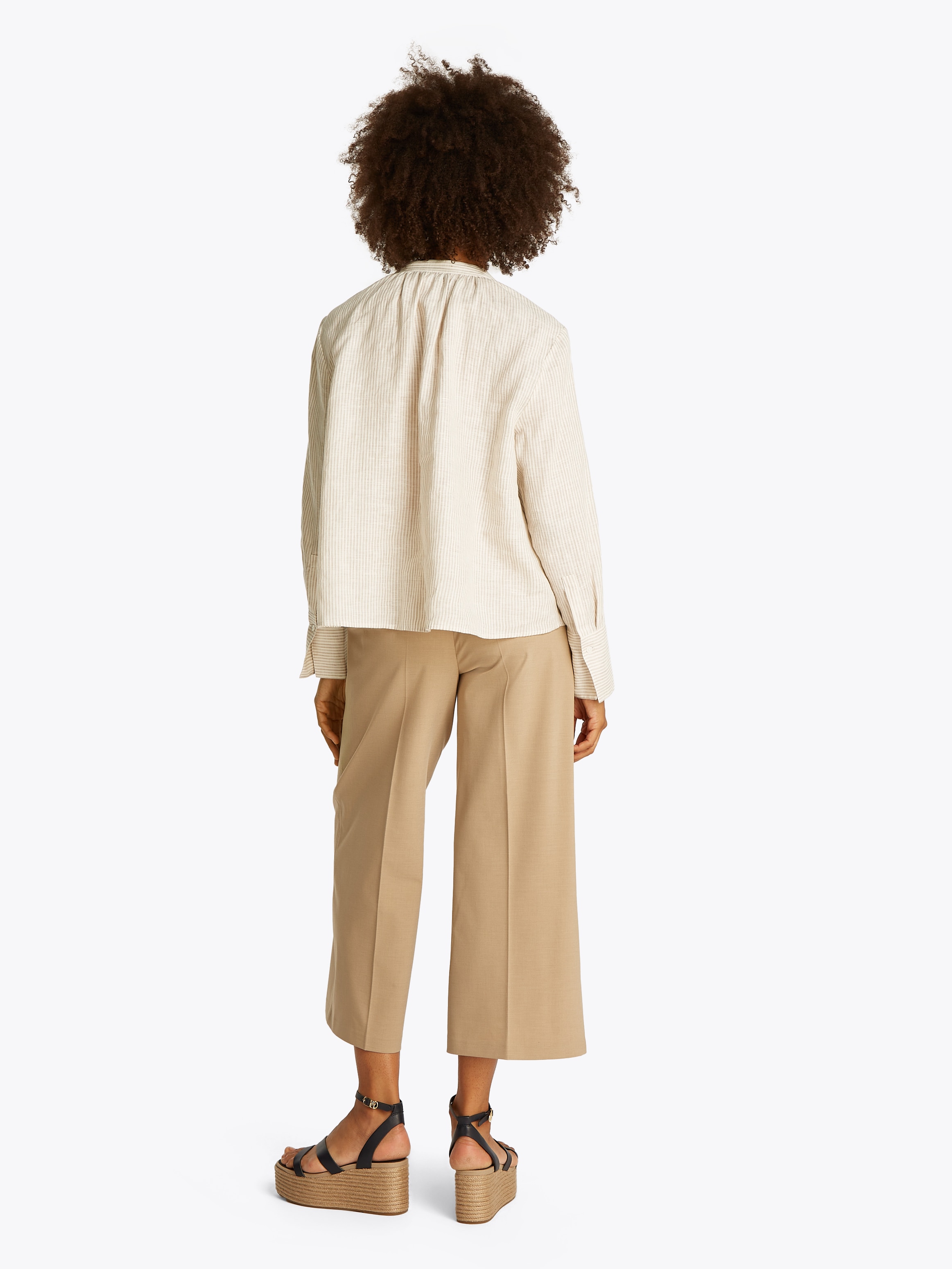 Tommy Hilfiger Klassische Bluse »ESS LINEN V-NECK BLOUSE«, mit Raffung ,kühlendes Premium Leinen