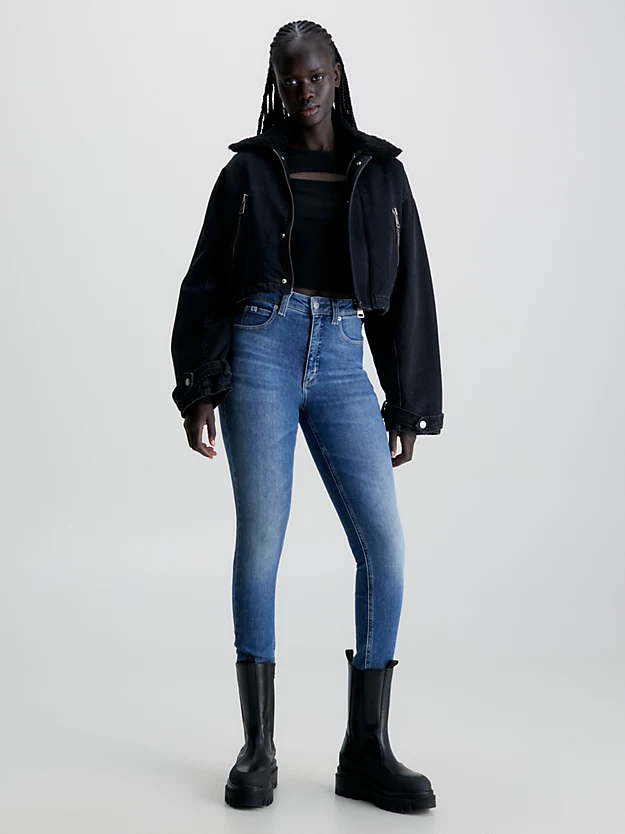 Calça jeans super skinny de cintura alta até o tornozelo