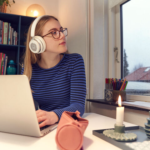 DALI IO-6 – over-ear Bluetooth-hoofdtelefoons met ANC Chalk White