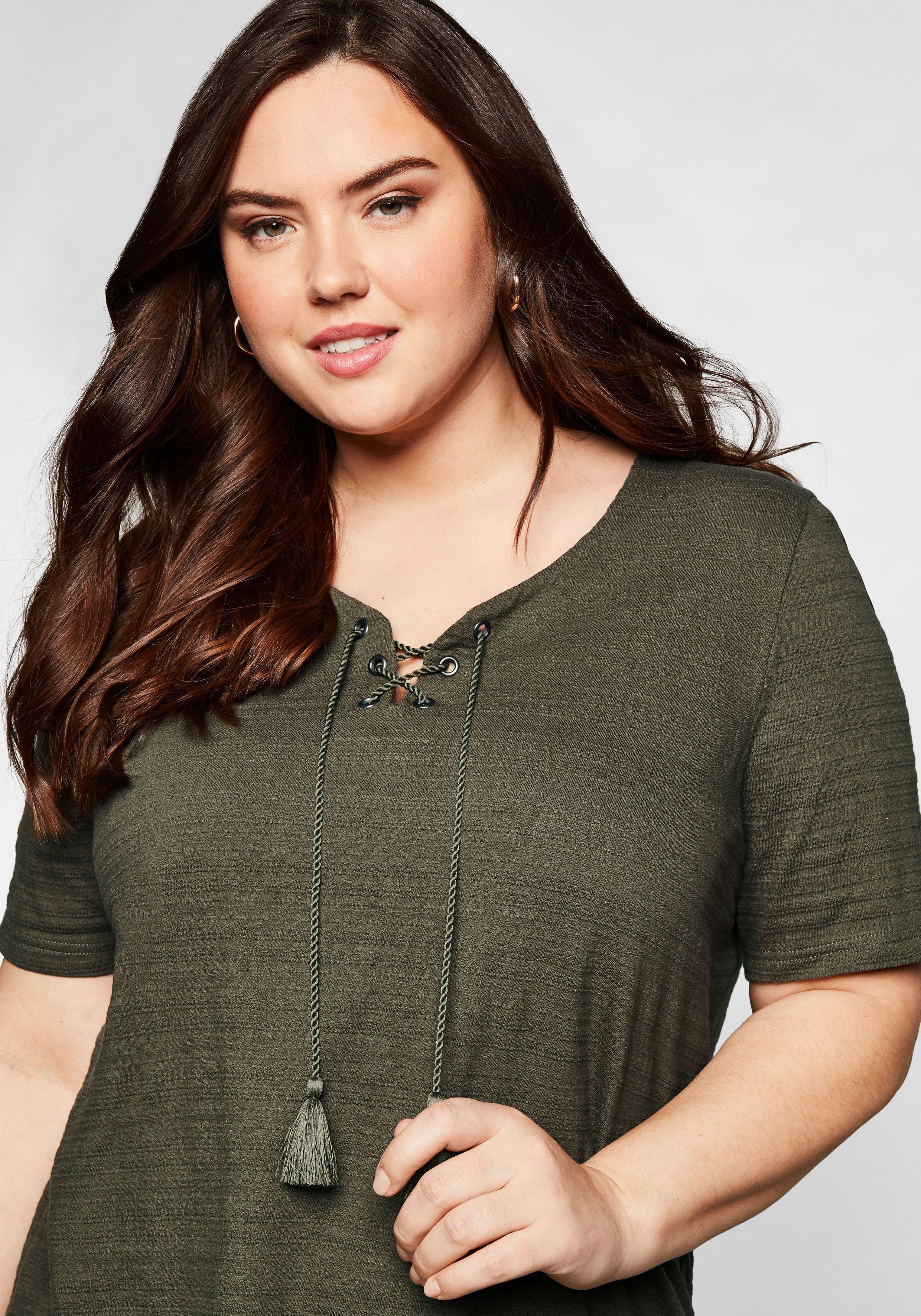 Shirt in Jacquard-Optik, Bindeband am Ausschnitt