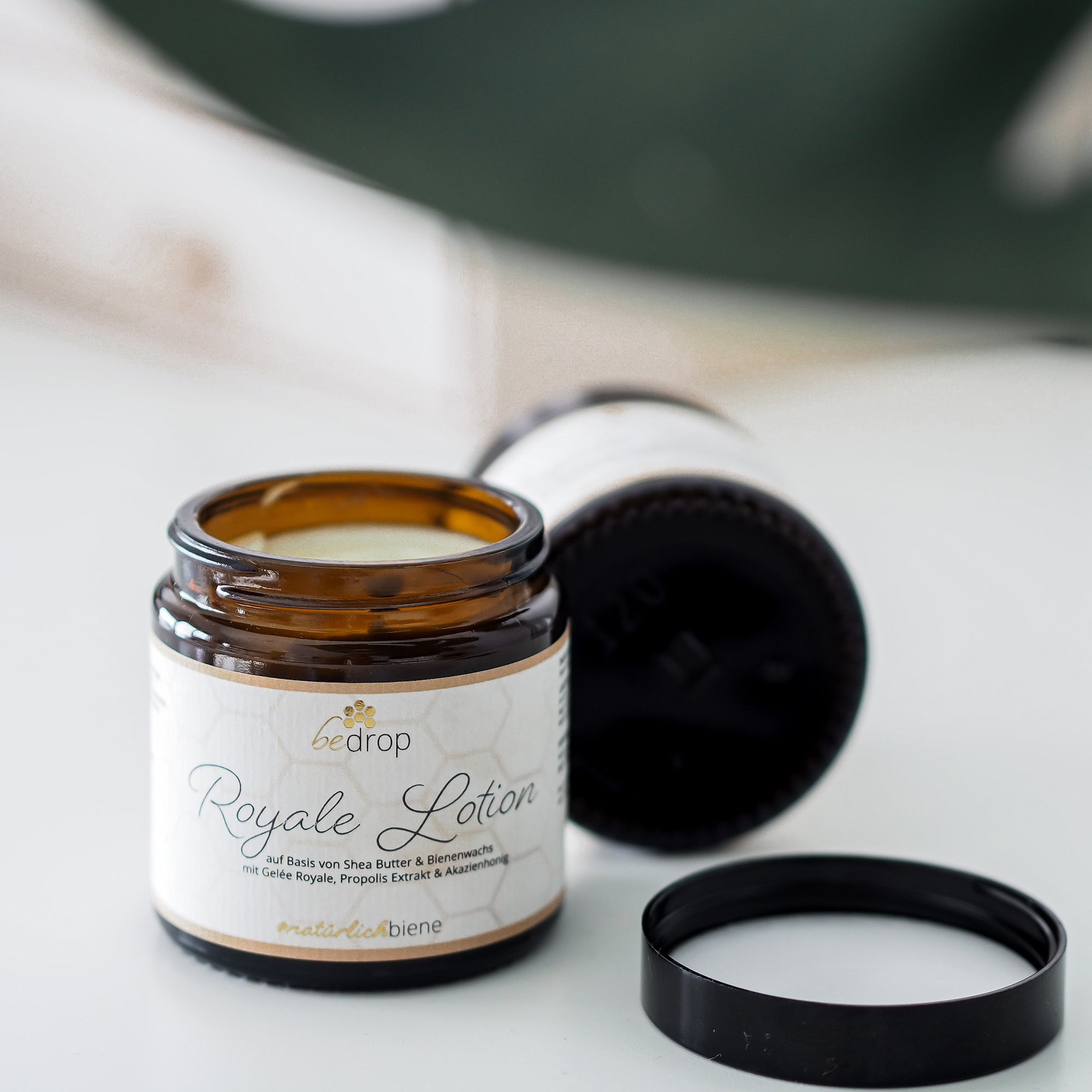 Royale Lotion Bodylotion mit Gelée Royale, Sheabutter und Manuka Honig - 100g