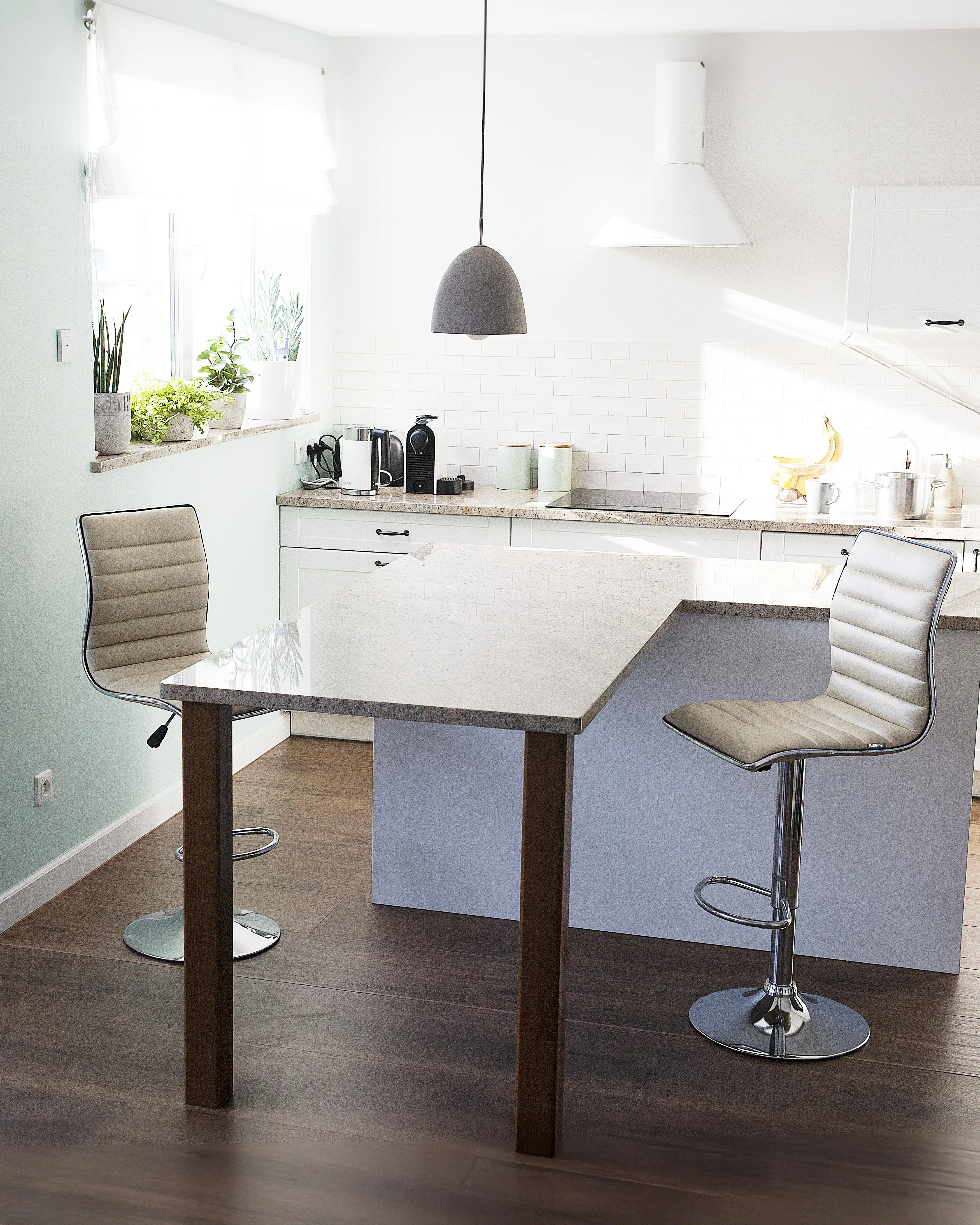 Set van 2 barstoelen LUCERNE draaibaar Lichtbeige