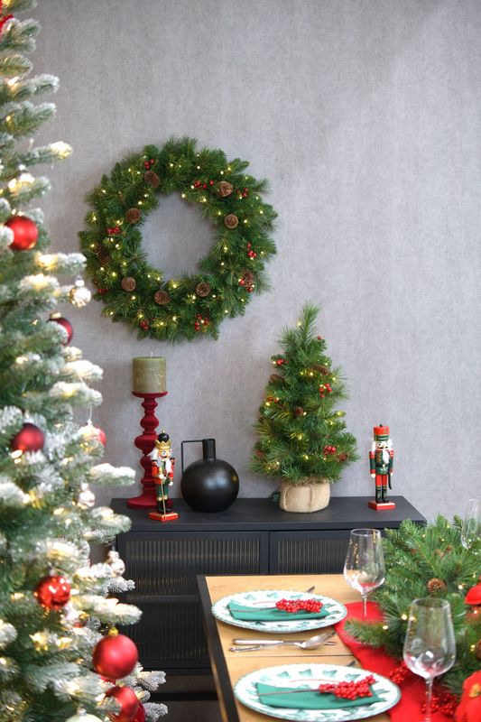 Kerstkrans - Donkergroen - 50 LED Lampjes - Met Rode Bessen