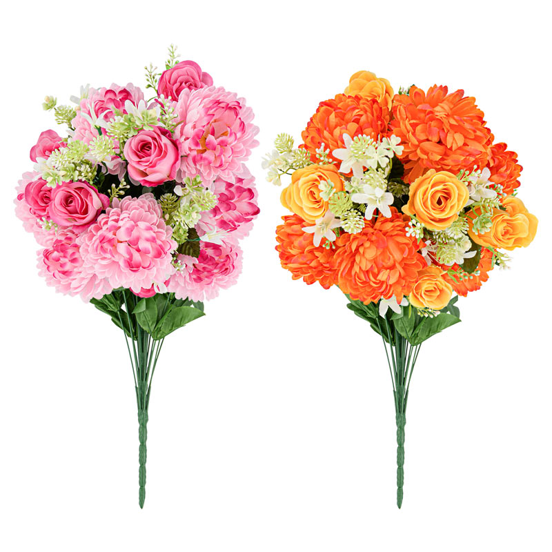 Bouquet de chrysanthèmes et boutons de roses