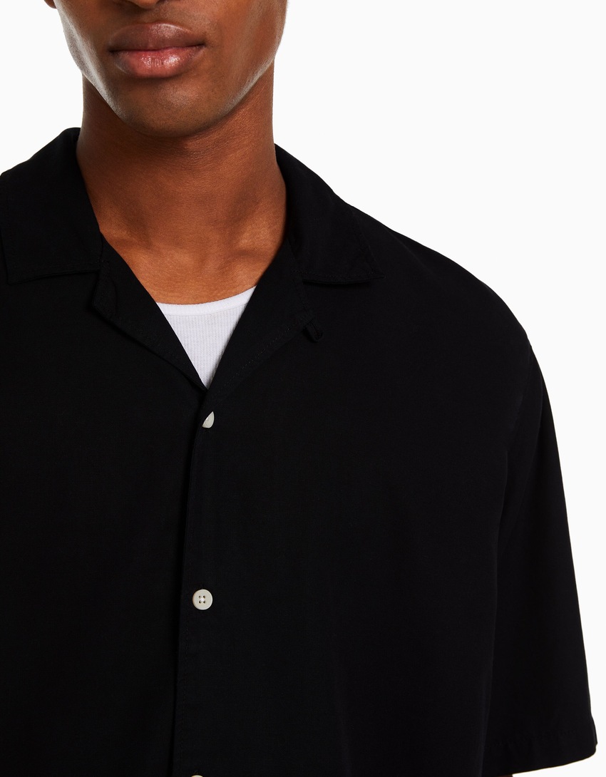 Camisa rústica de manga curta e modelagem relaxada