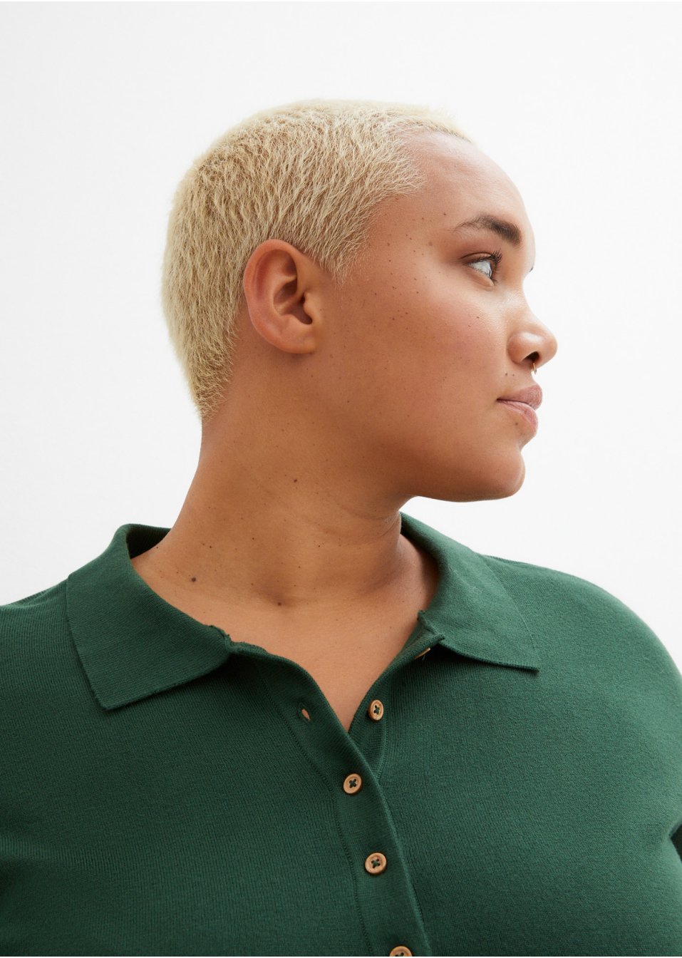 Pull en fine maille avec col et patte de boutonnage