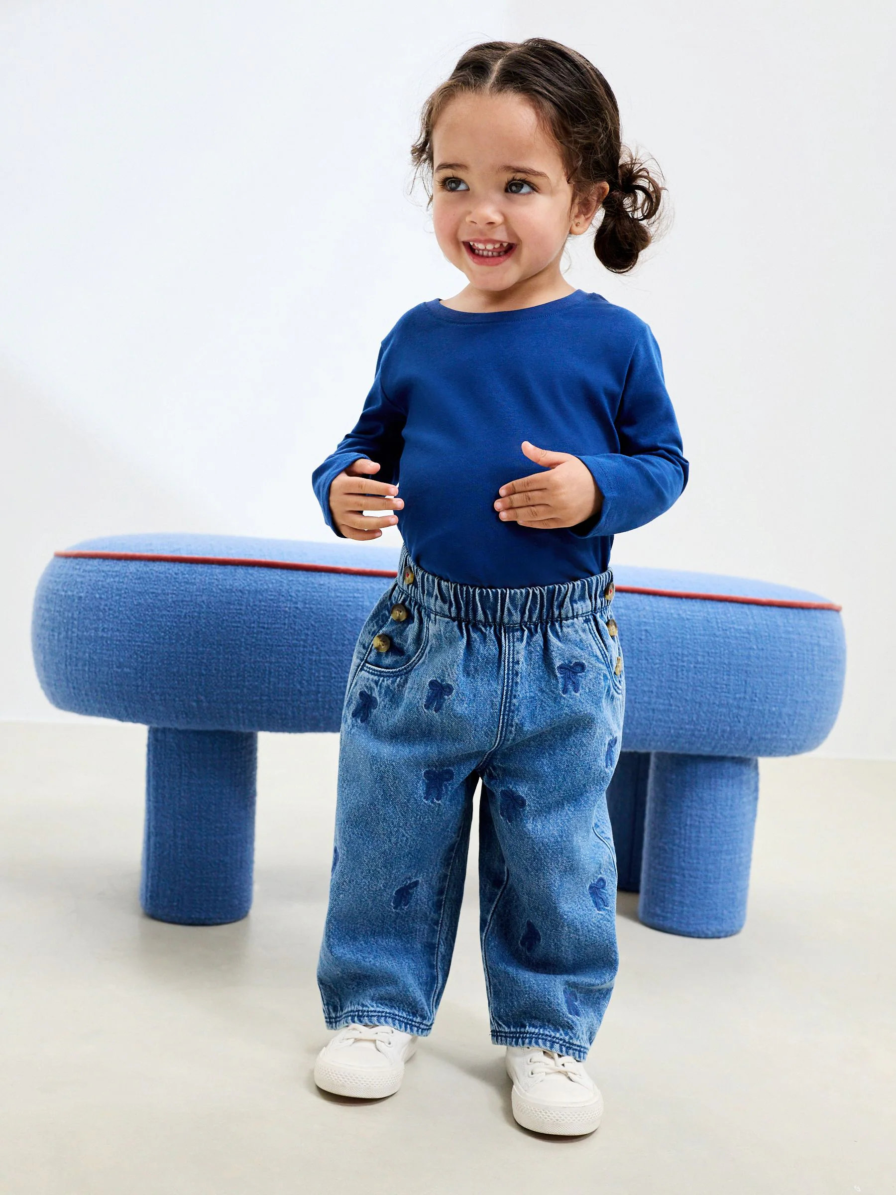Middenblauw denim - Jeans met strikborduursel (3mnd -7jr)