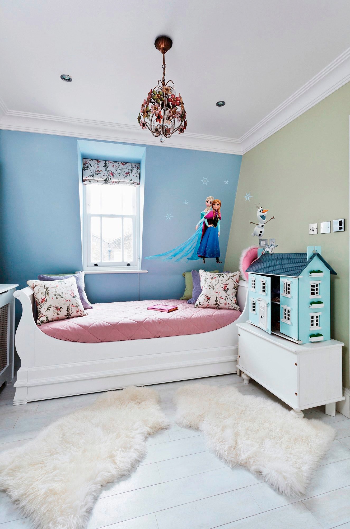 Komar Wandtattoo »Frozen Sisters - Grösse 50 x 70 cm« selbstklebend, Wandsticker, Kinderzimmer