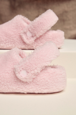 Crocs Classic Cozzzy Sandaler, Pink Milk