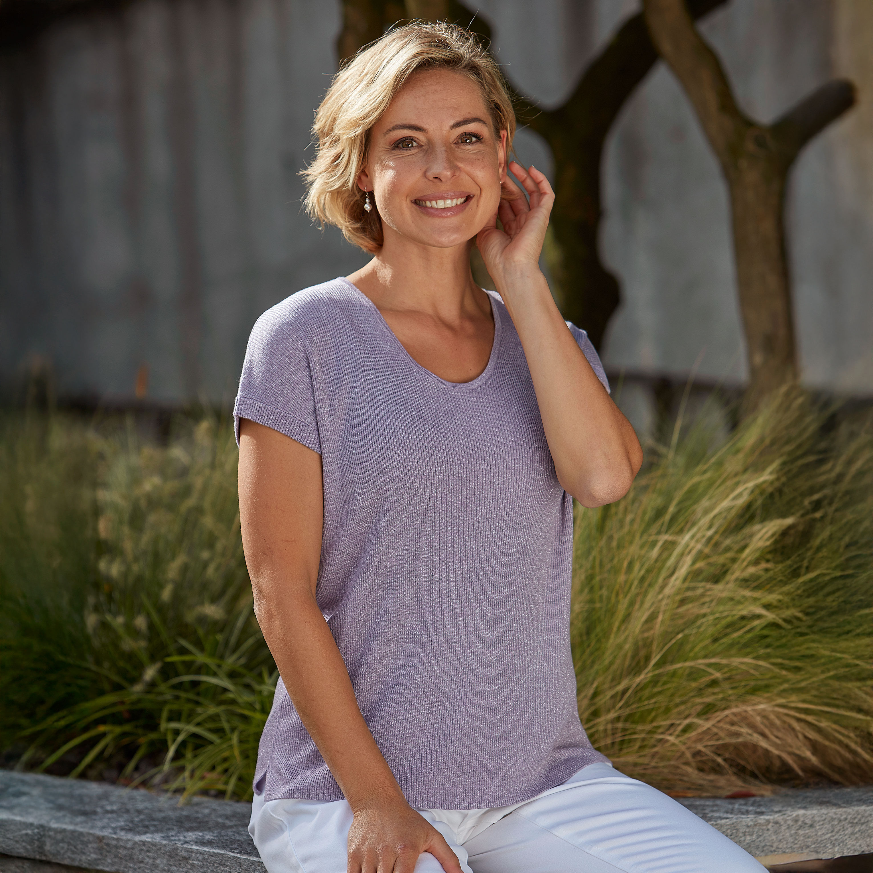 Damen Feinstrick T-Shirt mit Lurexgarn