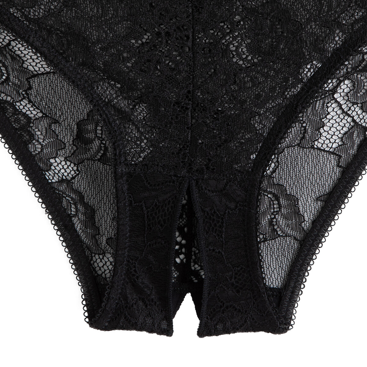 SUÍTE PRIVADA<br>Body de renda com fenda