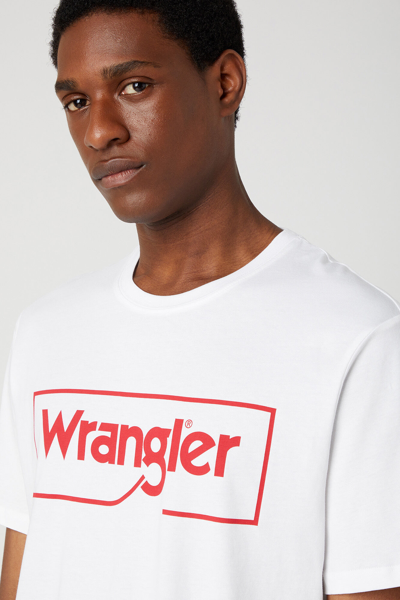 Logotipo padrão em camiseta - Branco