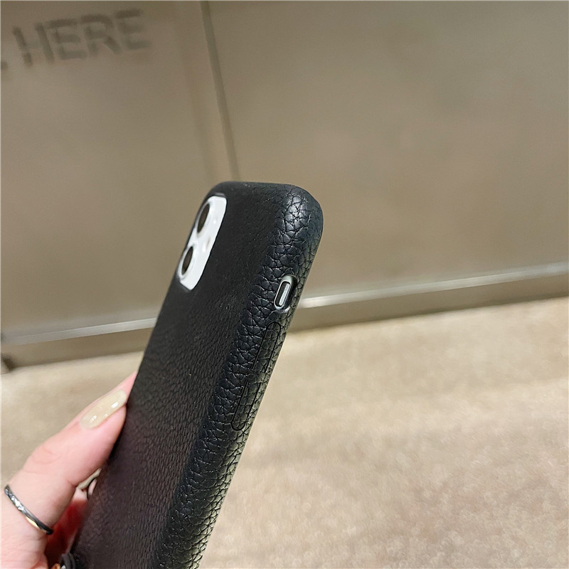 iPhone SE (2022/2020) / 8 / 7 / 6S Necklace Leder Schutz Hülle   Handykette (140cm) - Schwarz