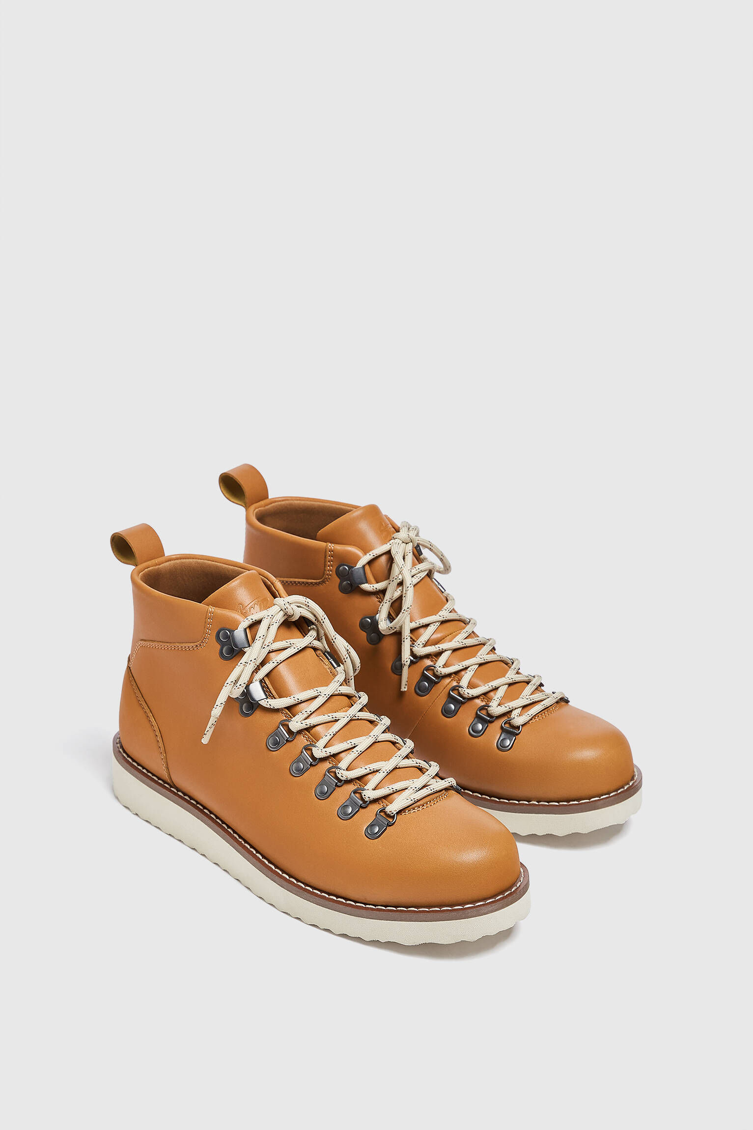 BOTA DE MONTANHA - MARROM