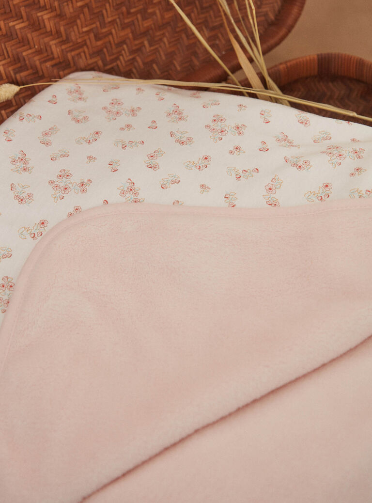 Couverture de naissance écrue en fourrure synthétique