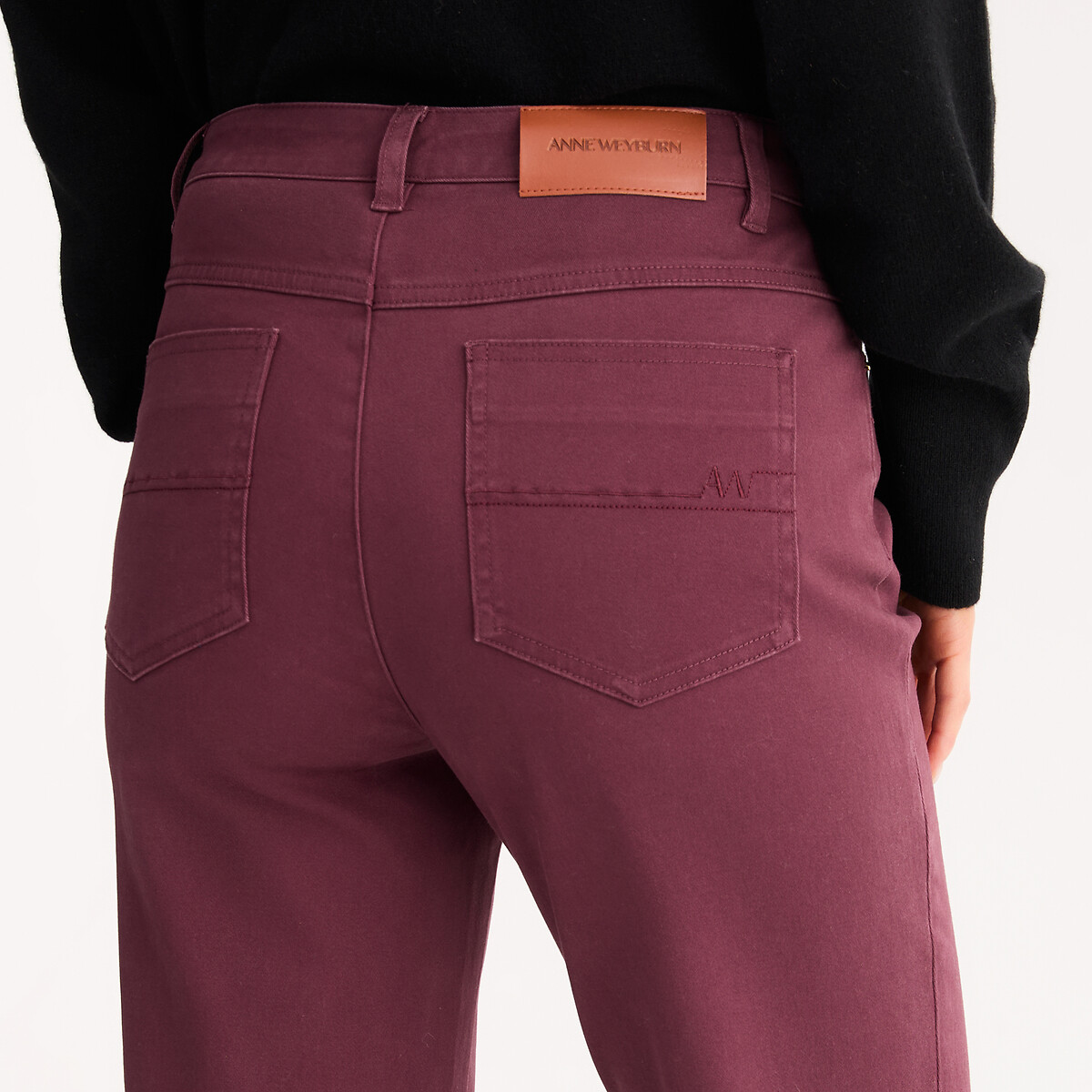 ANNE WEYBURN<br>Broek direito de 5 bolsos, em katoen elástico