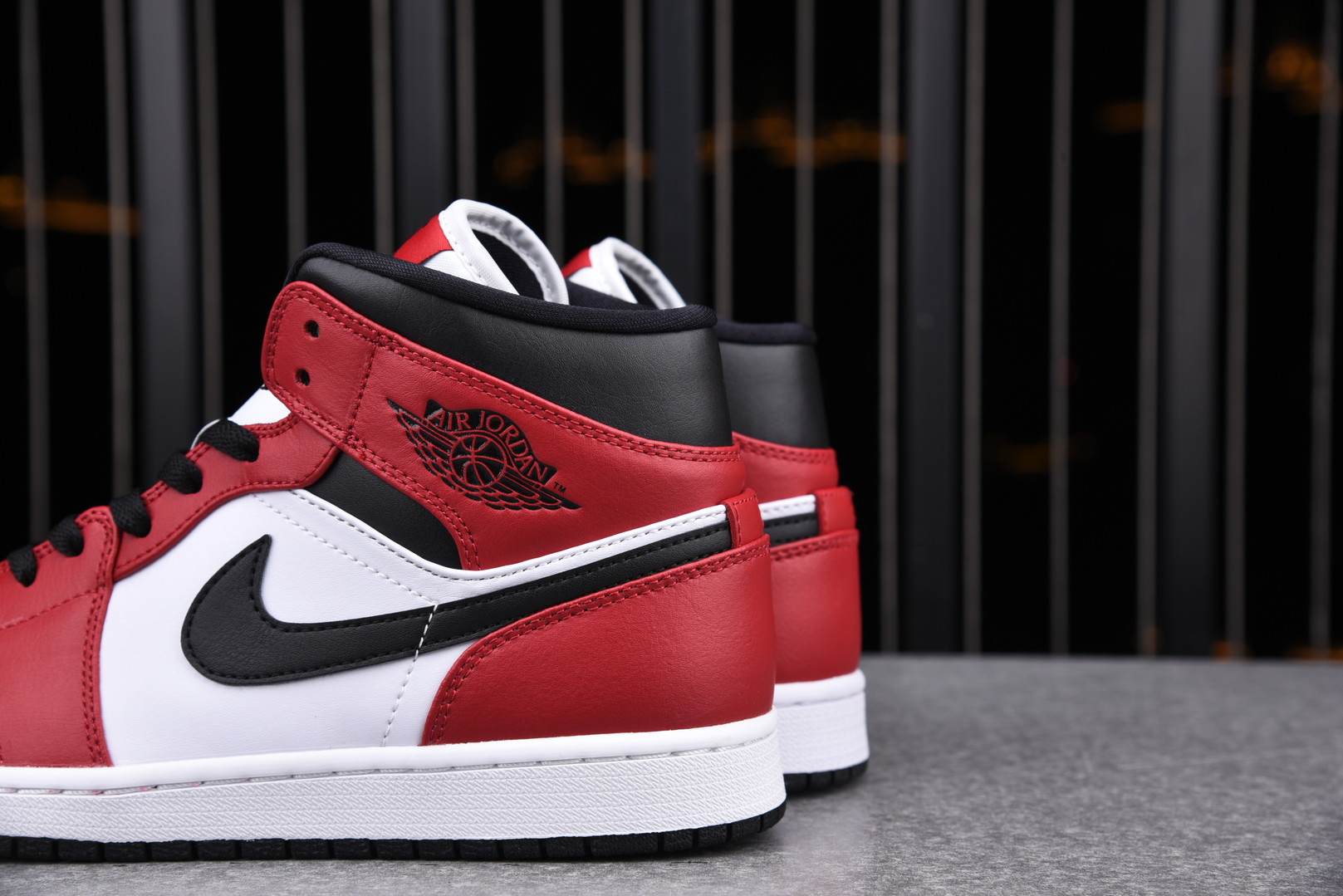 Jordan 1 Mid Chicago Toe