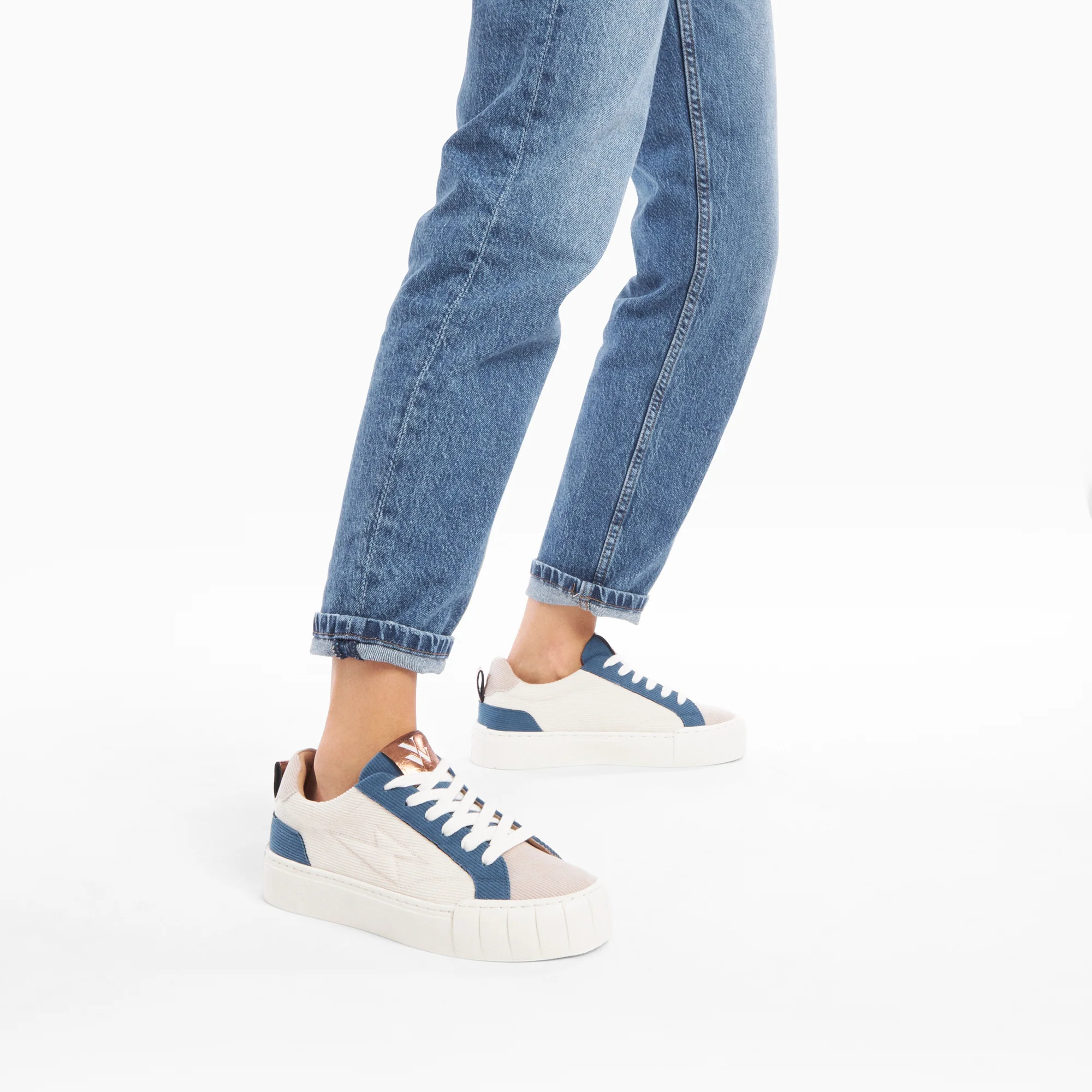 Sneakers-Baskets Fara côtelées beige et bleu à lacets