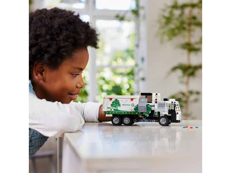 LEGO® Technic Mack LR Electric Müllwagen 42167 Bau- und Spielset mit realistischen Details