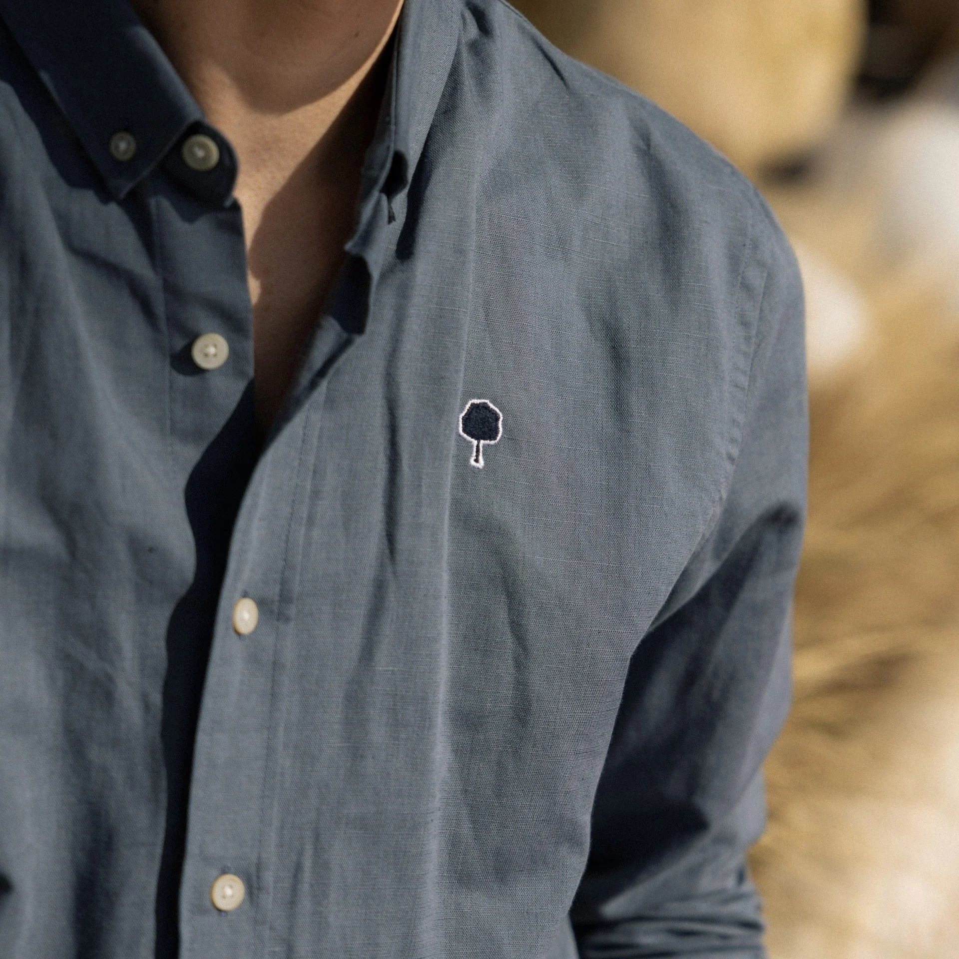 Chemise bleue broderie arbre coton & lin - modèle ivoy