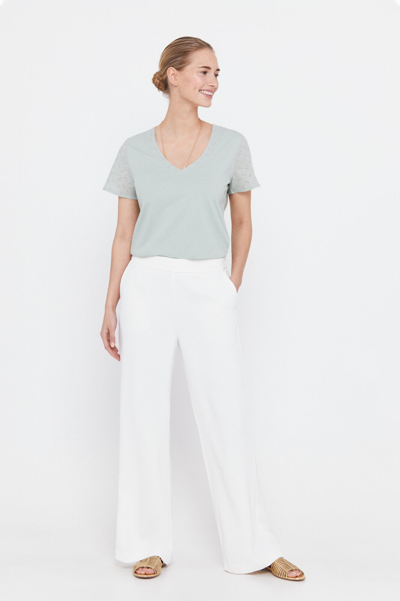 Camiseta combinada com bordado inglês - Verde
