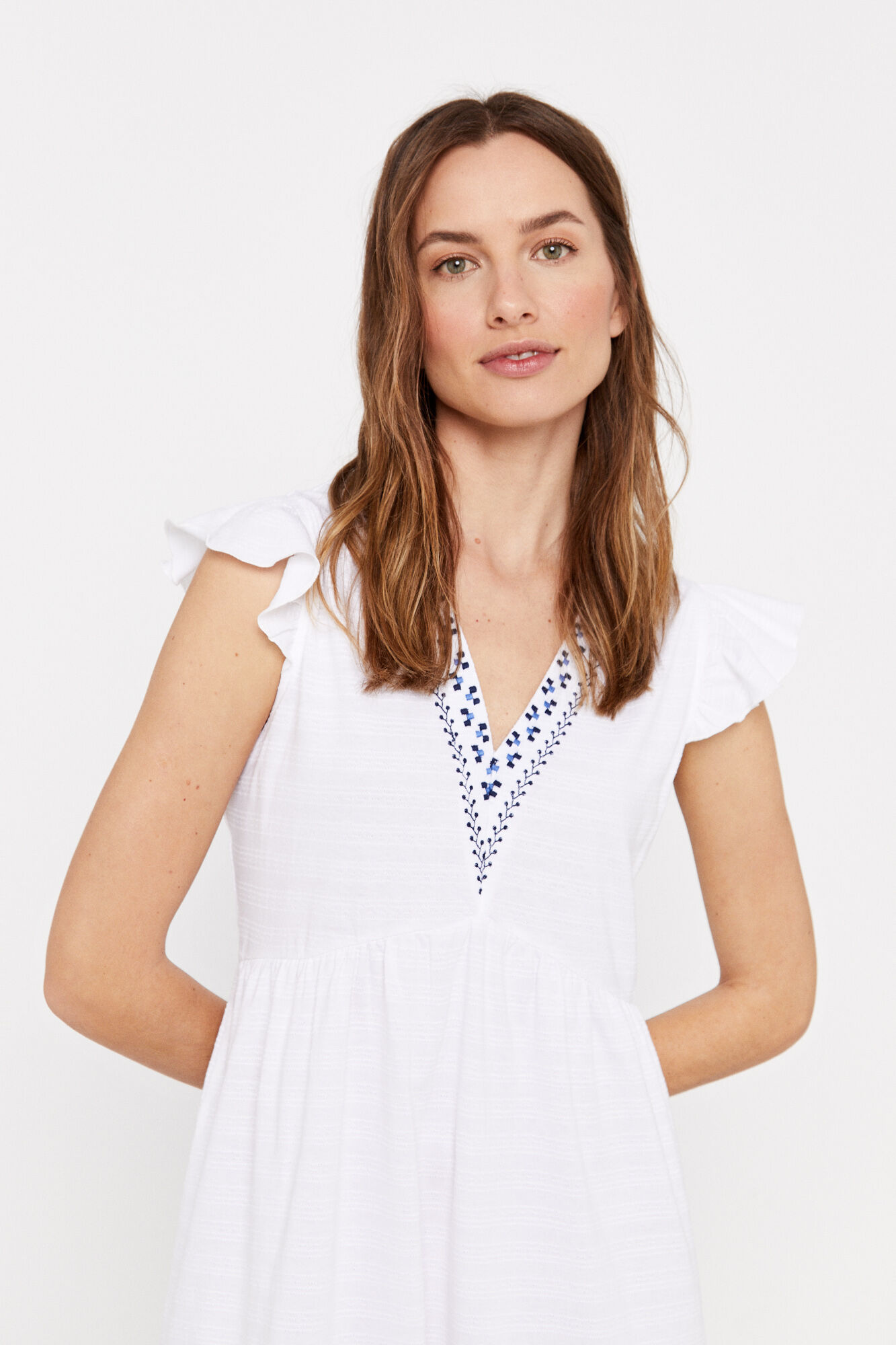 Vestido curto bordado - Branco