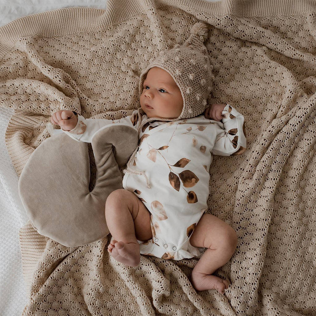 Yumi Baby newborn overslag romper Golden Hour off white/lichtbruin/bruin