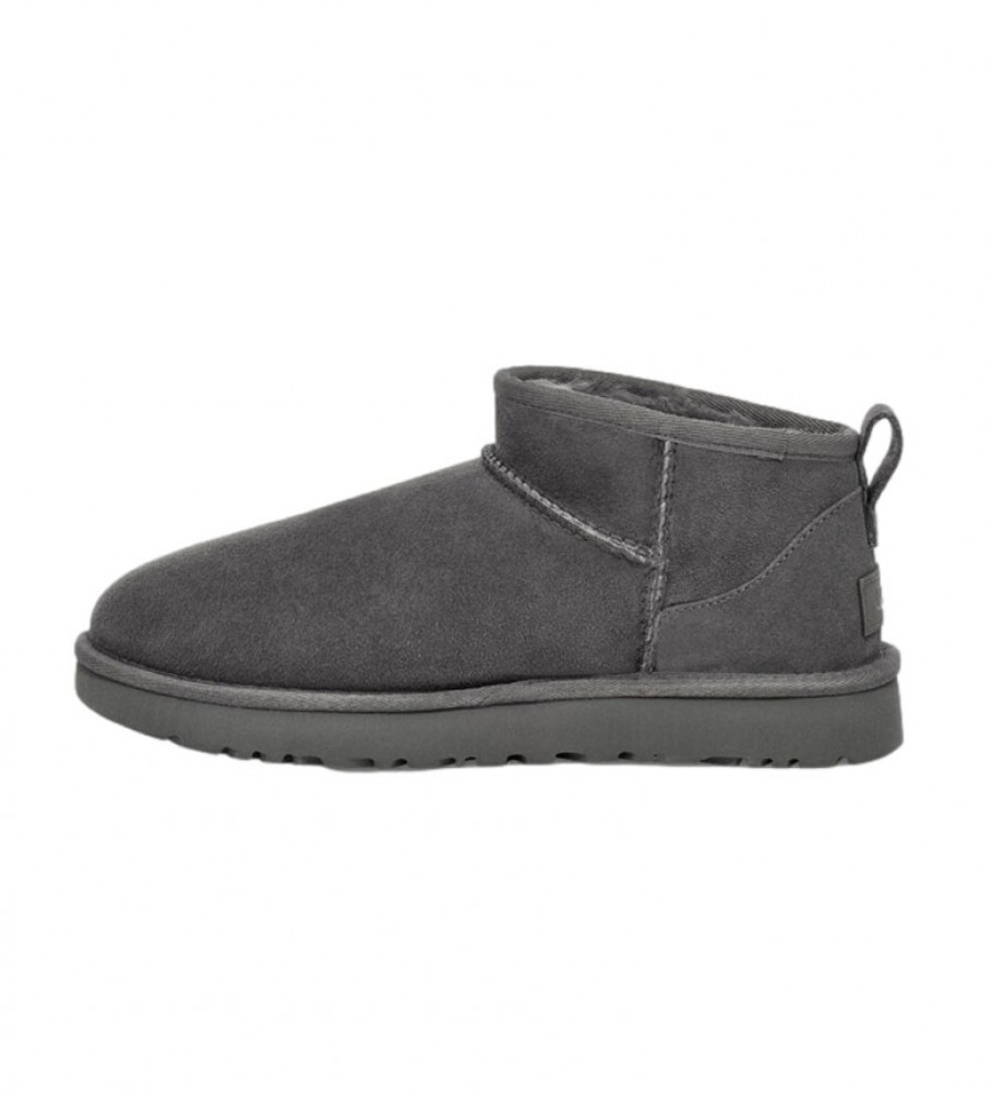 Botas de cano curto UGG Classic Ultra Mini em couro, cinza