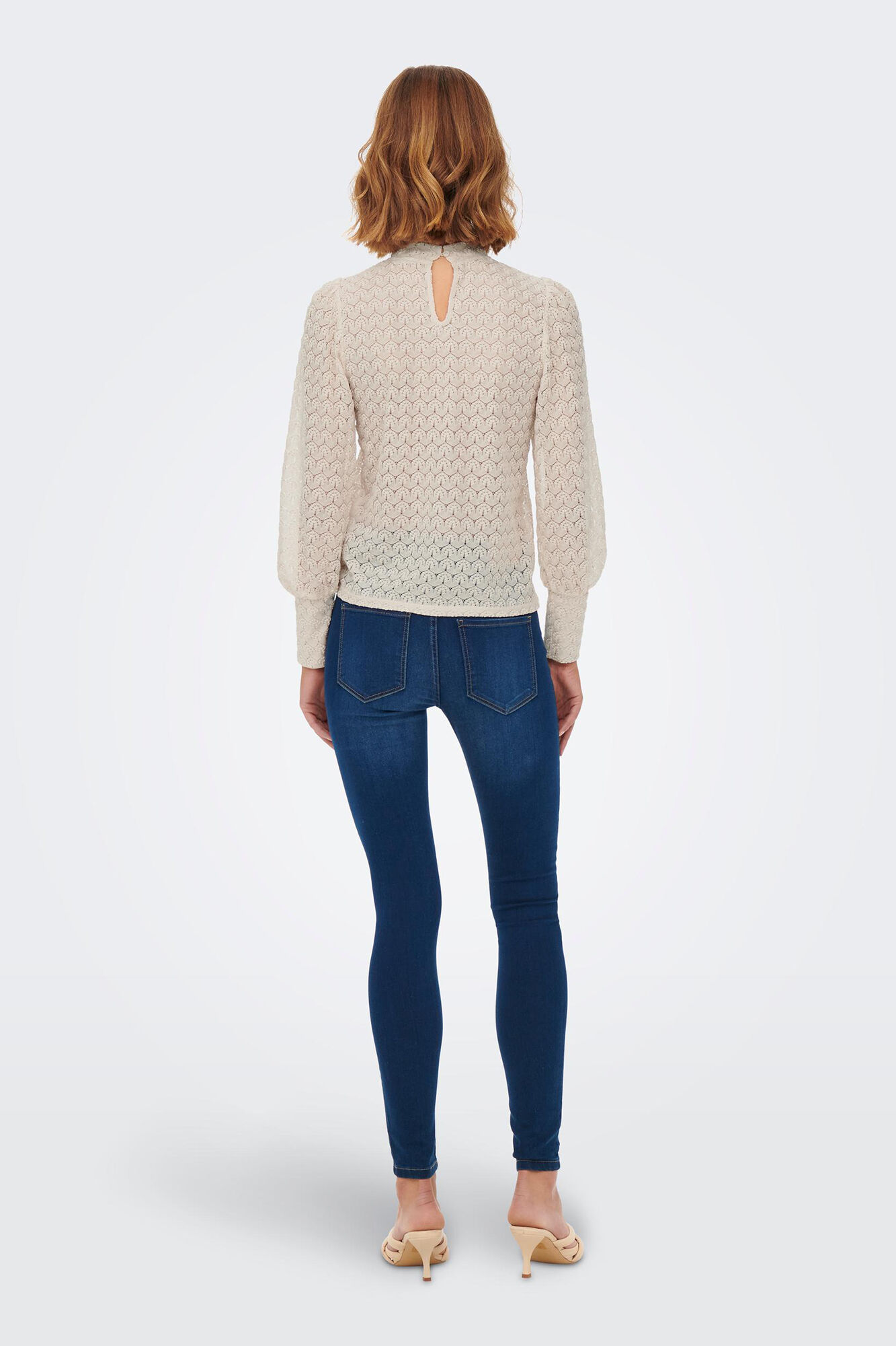 Blusa de renda de mangas compridas