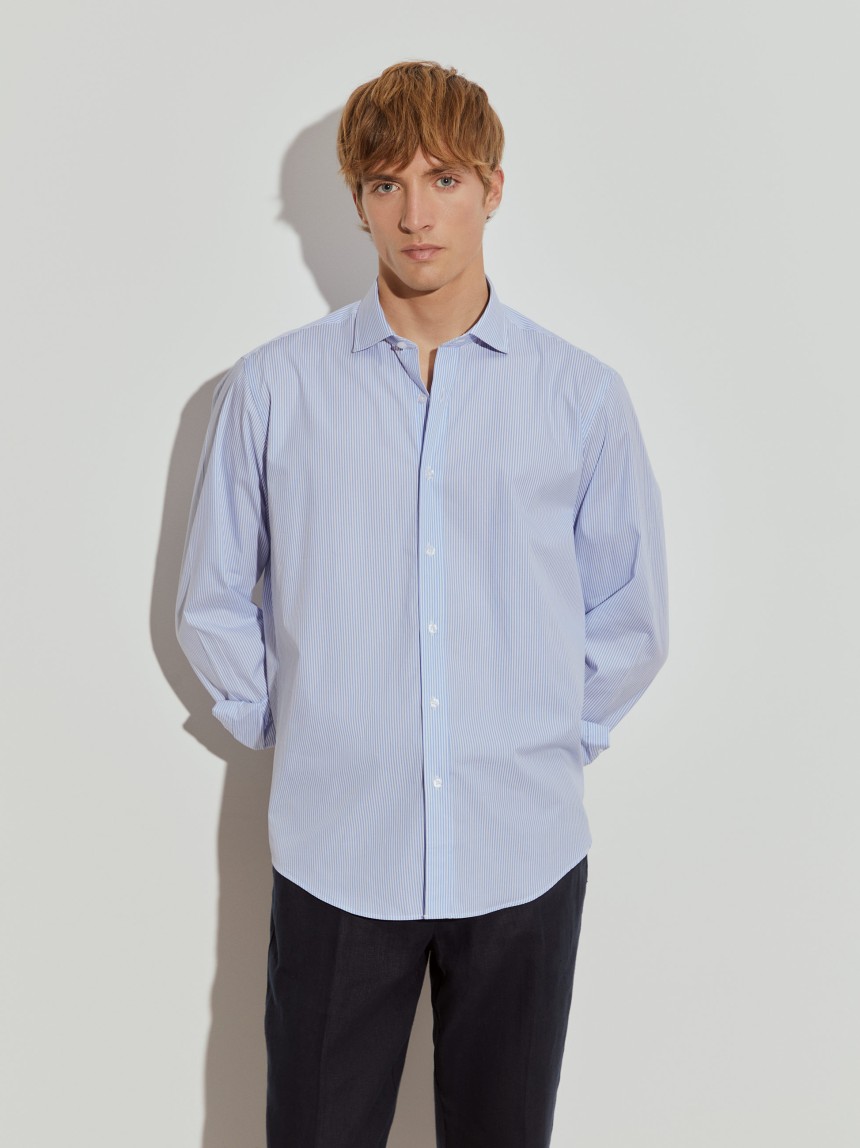 Camisa regular fit às riscas