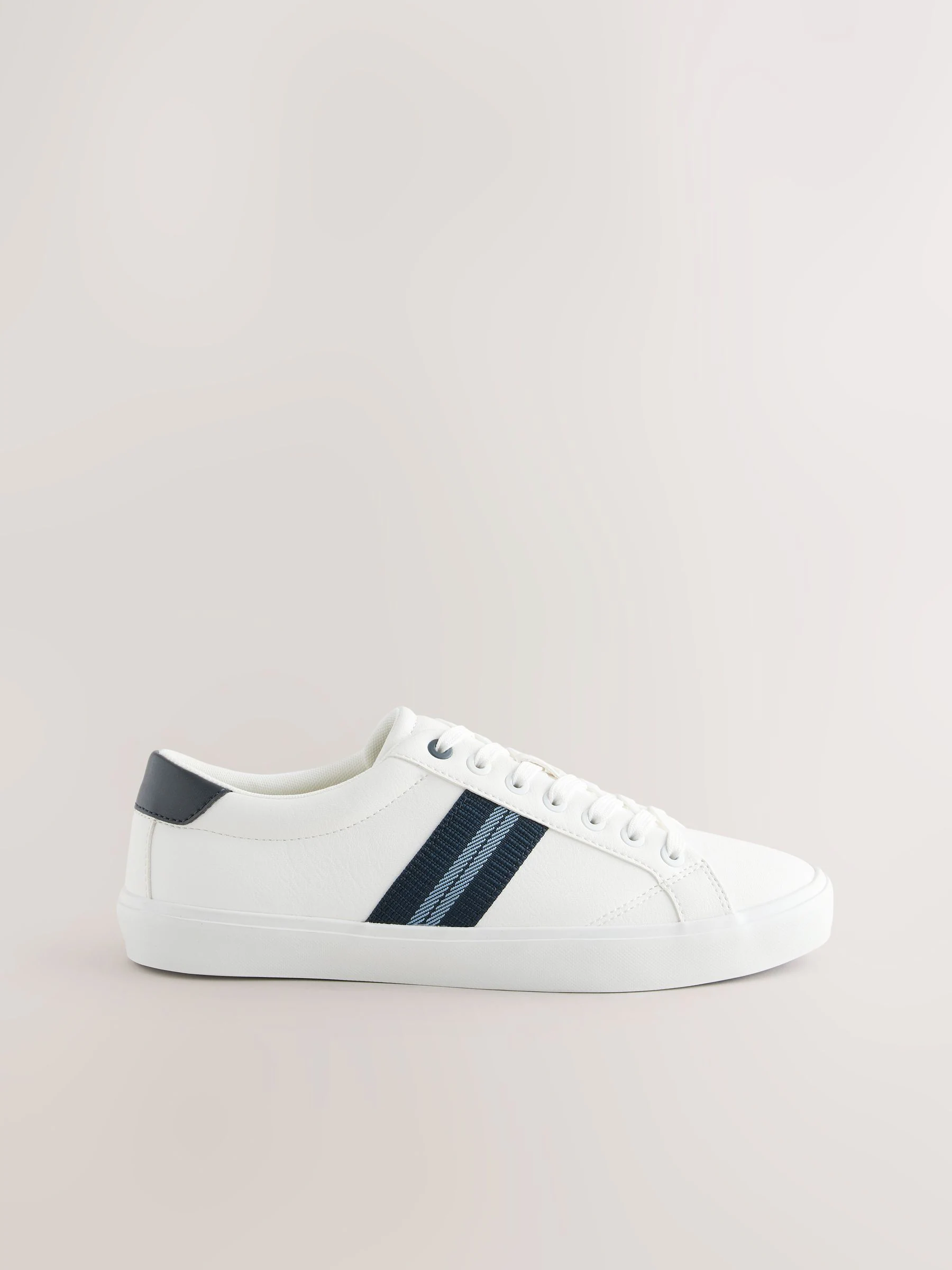 Wit - Nette casual sneakers met zijstreep