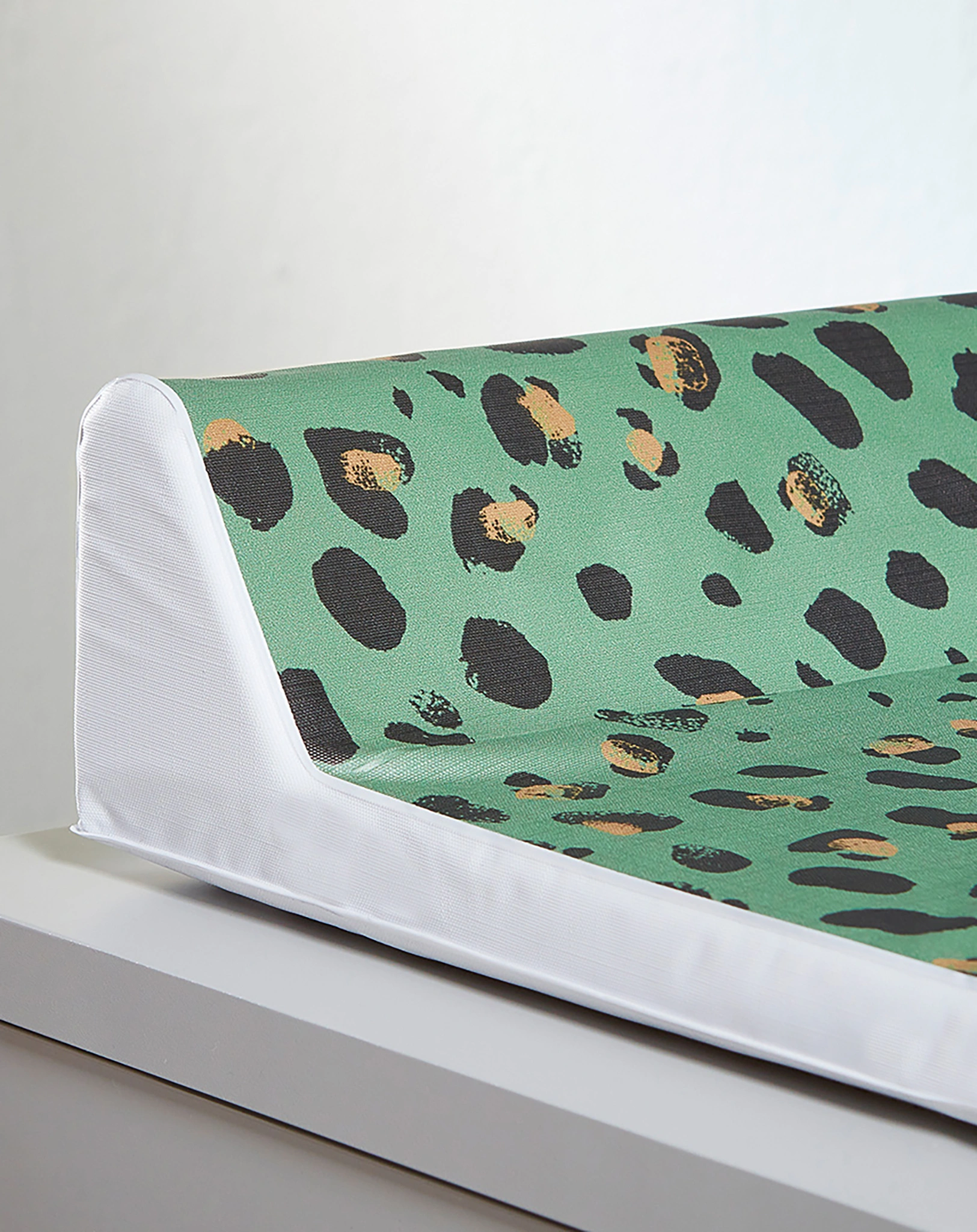 Keilwickelauflage LEOPARD (70x50) in grün