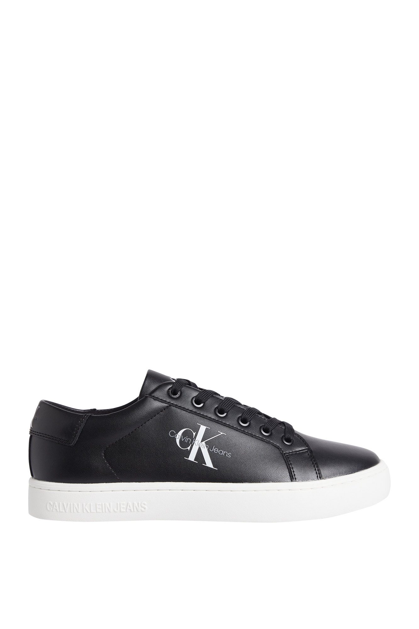 Tênis masculino com o logotipo da CK JEANS
