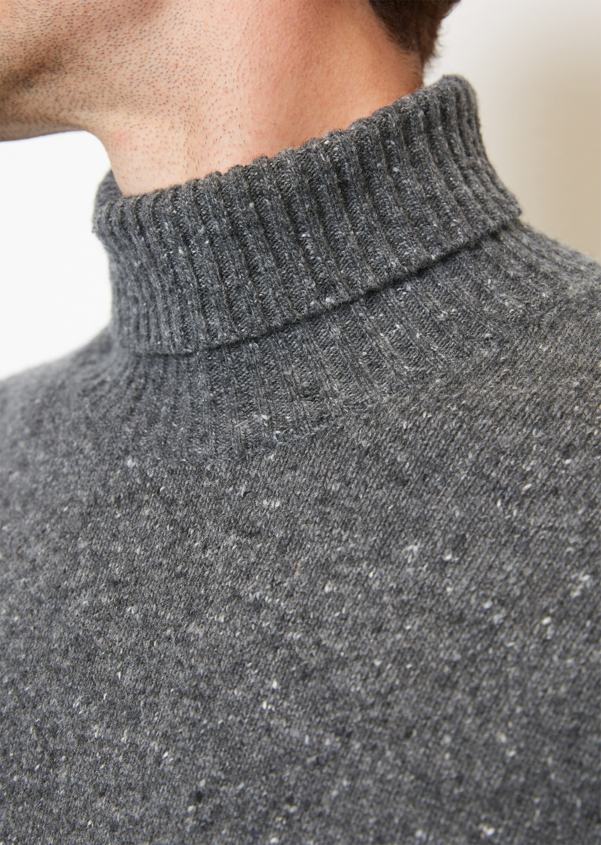 Rollkragen-Pullover regular aus gesprenkeltem Tweedgarn