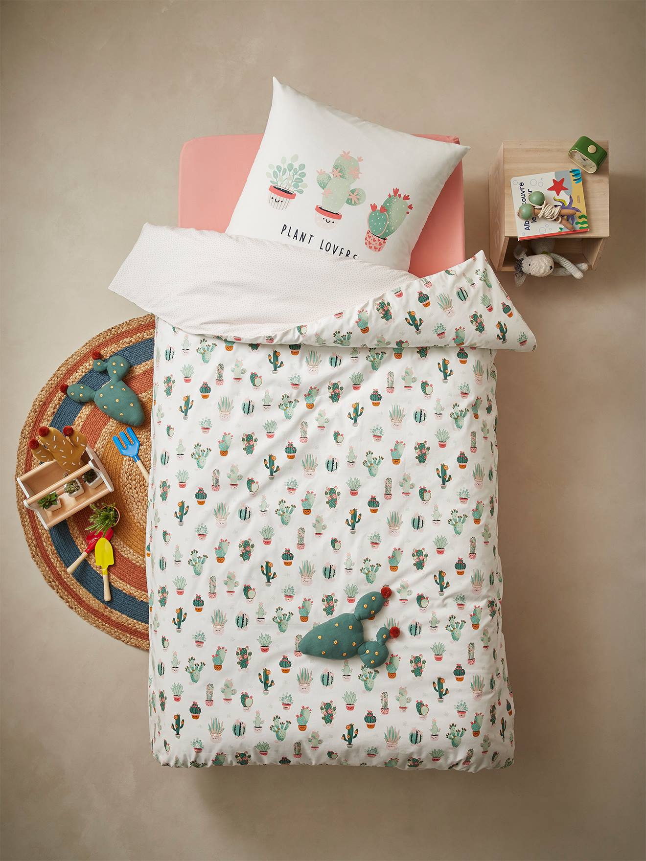 Conjunto infantil de capa de edredom e fronha com estampa de cactos brancos claros