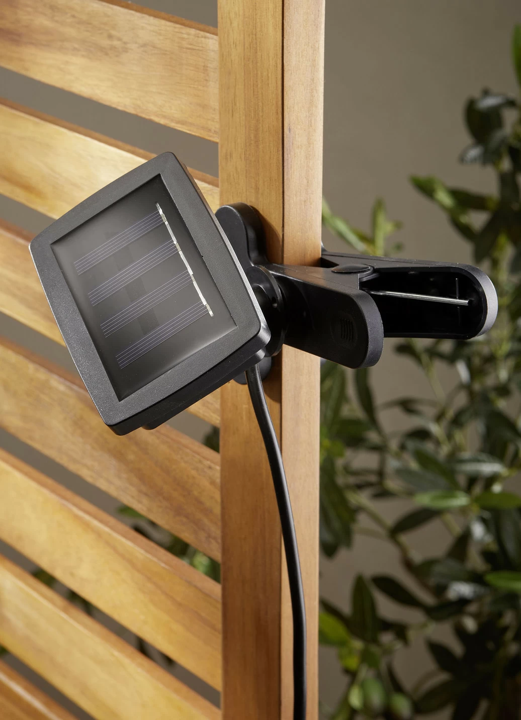 Solar-Hängeleuchte mit Dämmerungssensor
