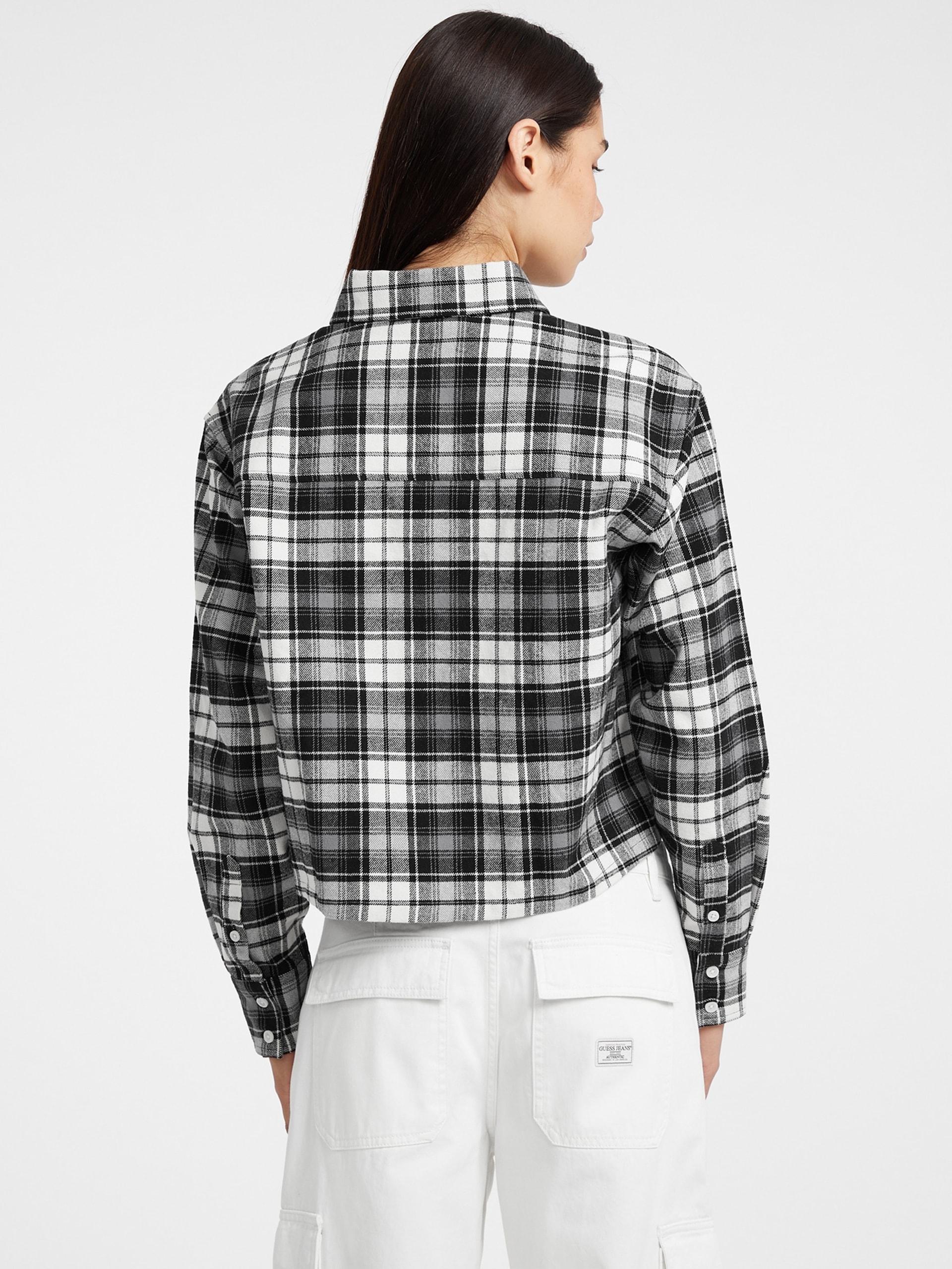 Camisa xadrez cropped de corte reto com bolso