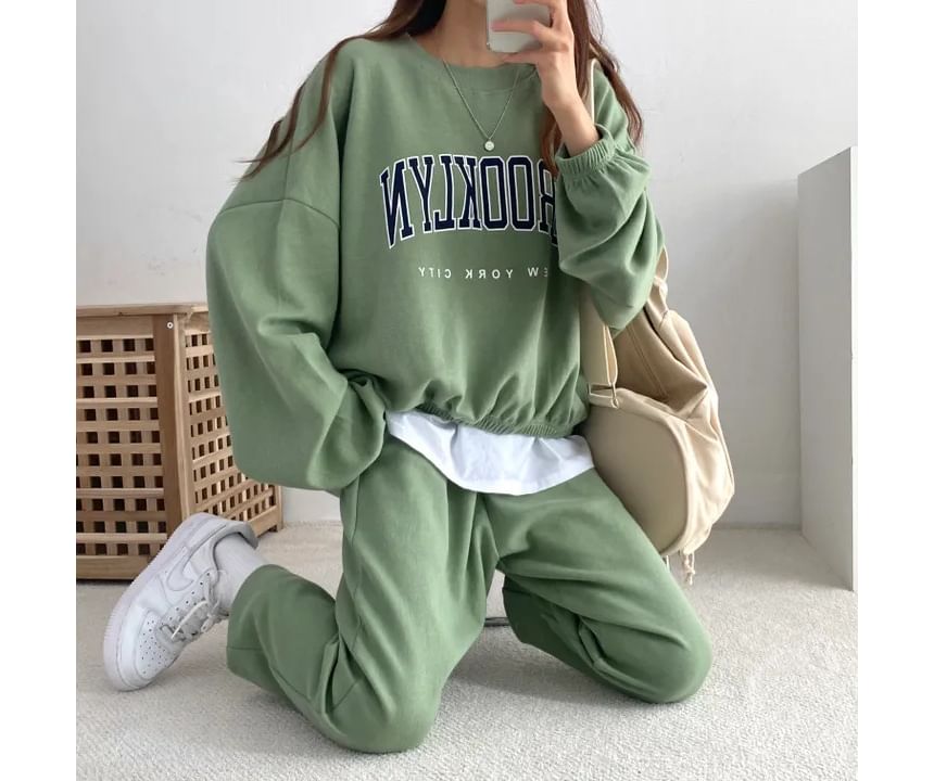 Bolgivy - Set: Sweatshirt met ronde hals en letters + Baggy joggingbroek met trekkoord in de taille