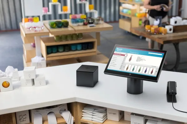 HP ElitePOS G1 Retail System 141 - Alt-i-én - 1 x Celeron 3965U / 2.2 GHz - RAM 4 GB - SSD 128 GB - TLC - HD Graphics 610 - Gigabit Ethernet - Win 10 Pro 64-bit - skærm: LED 14