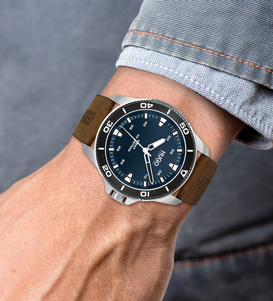 Relógio analógico HUGO com pulseira de couro Streetdriver azul