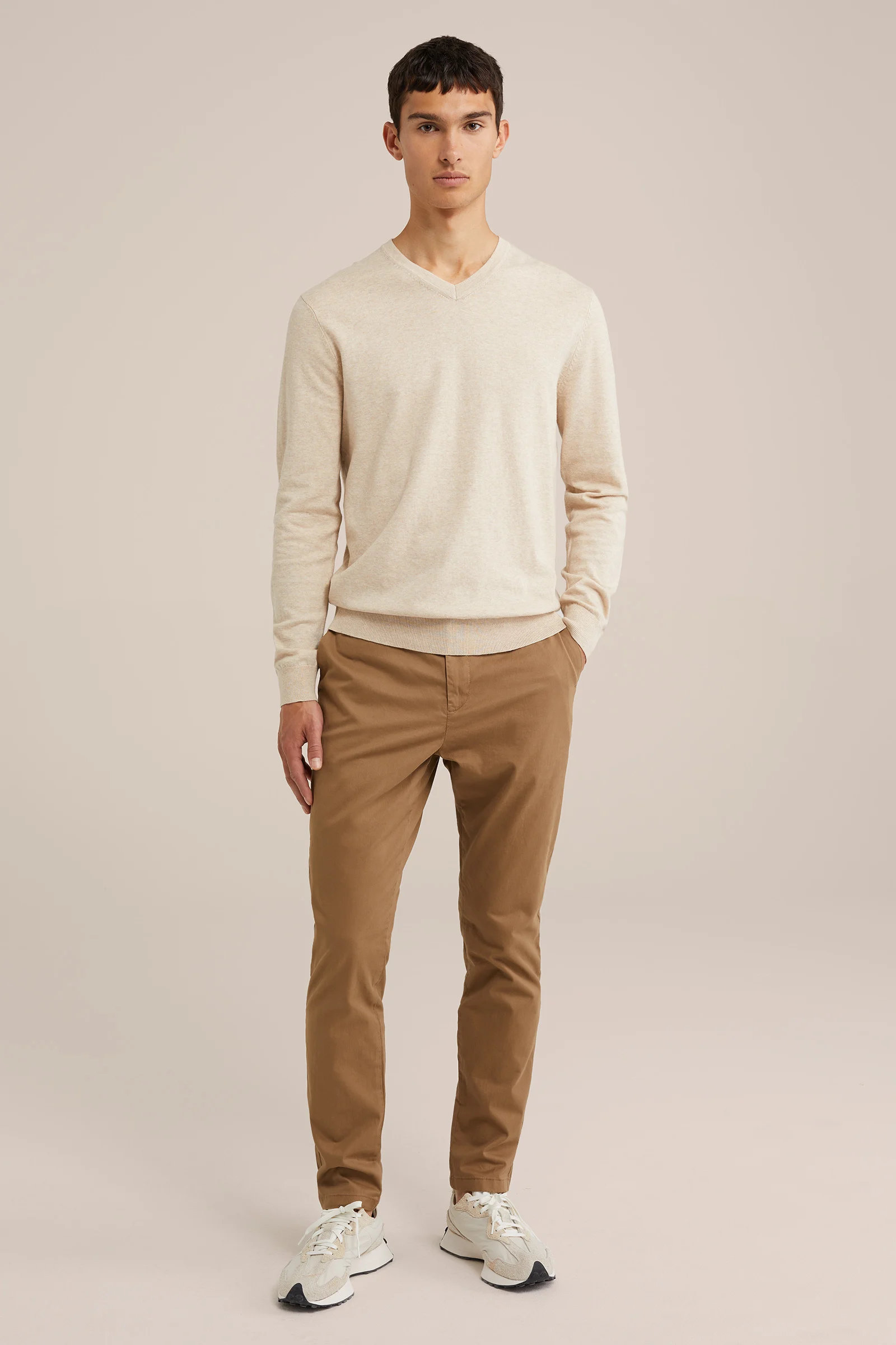 slim fit chino met stretch Fundamentals Kaneelbruin