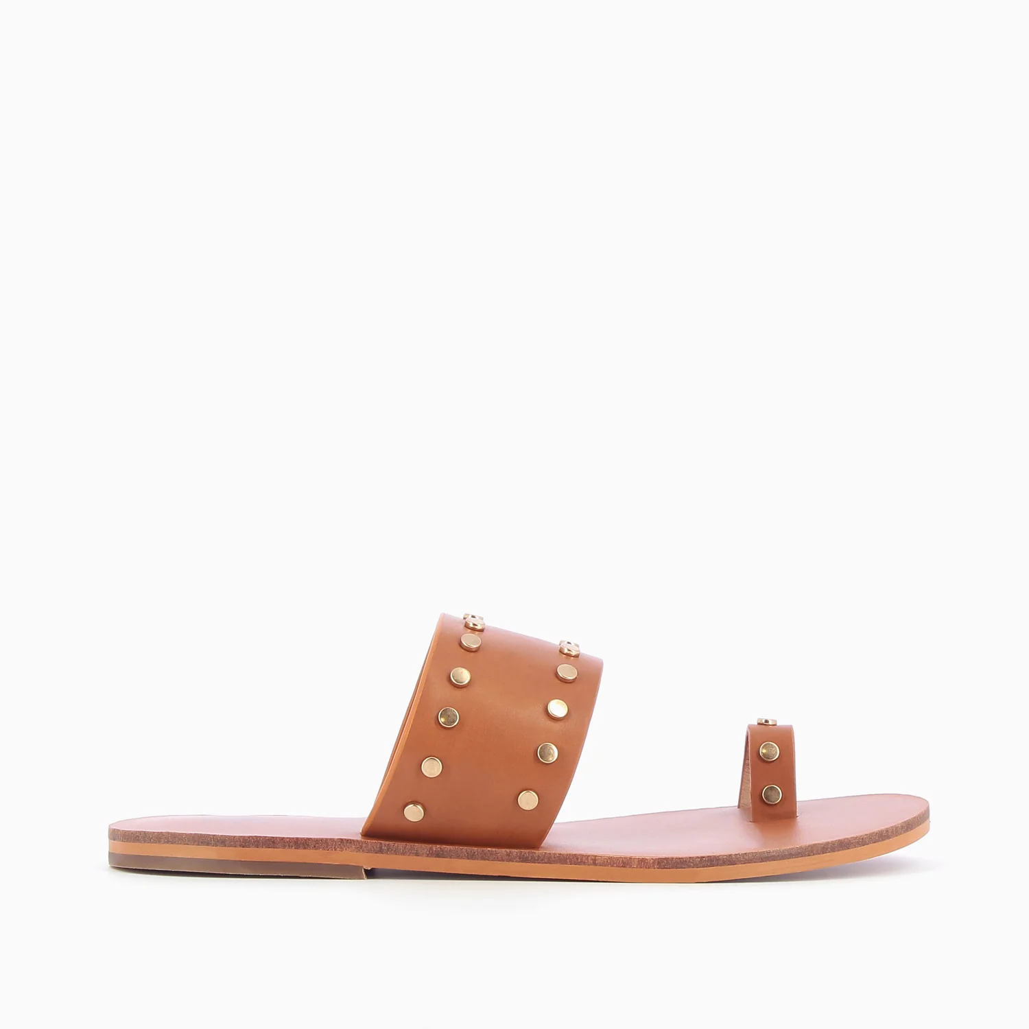 Sandales plates-Mules cloutées Laëticia camel à passe-pouce